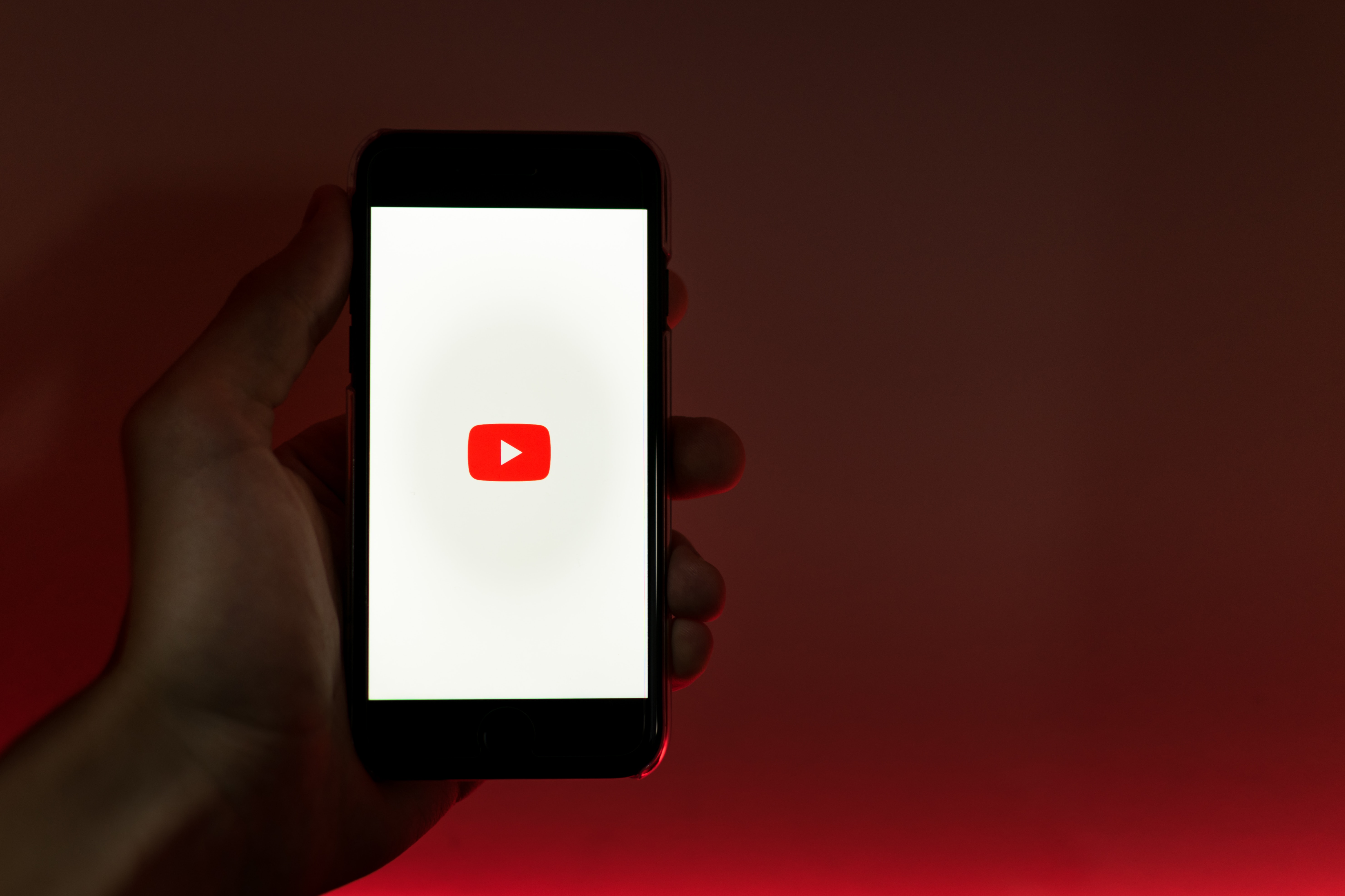 YouTube pourrait lancer un outil d'IA pour imiter la voix des musiciens YouTube pourrait lancer un outil d'IA pour imiter la voix des musiciens