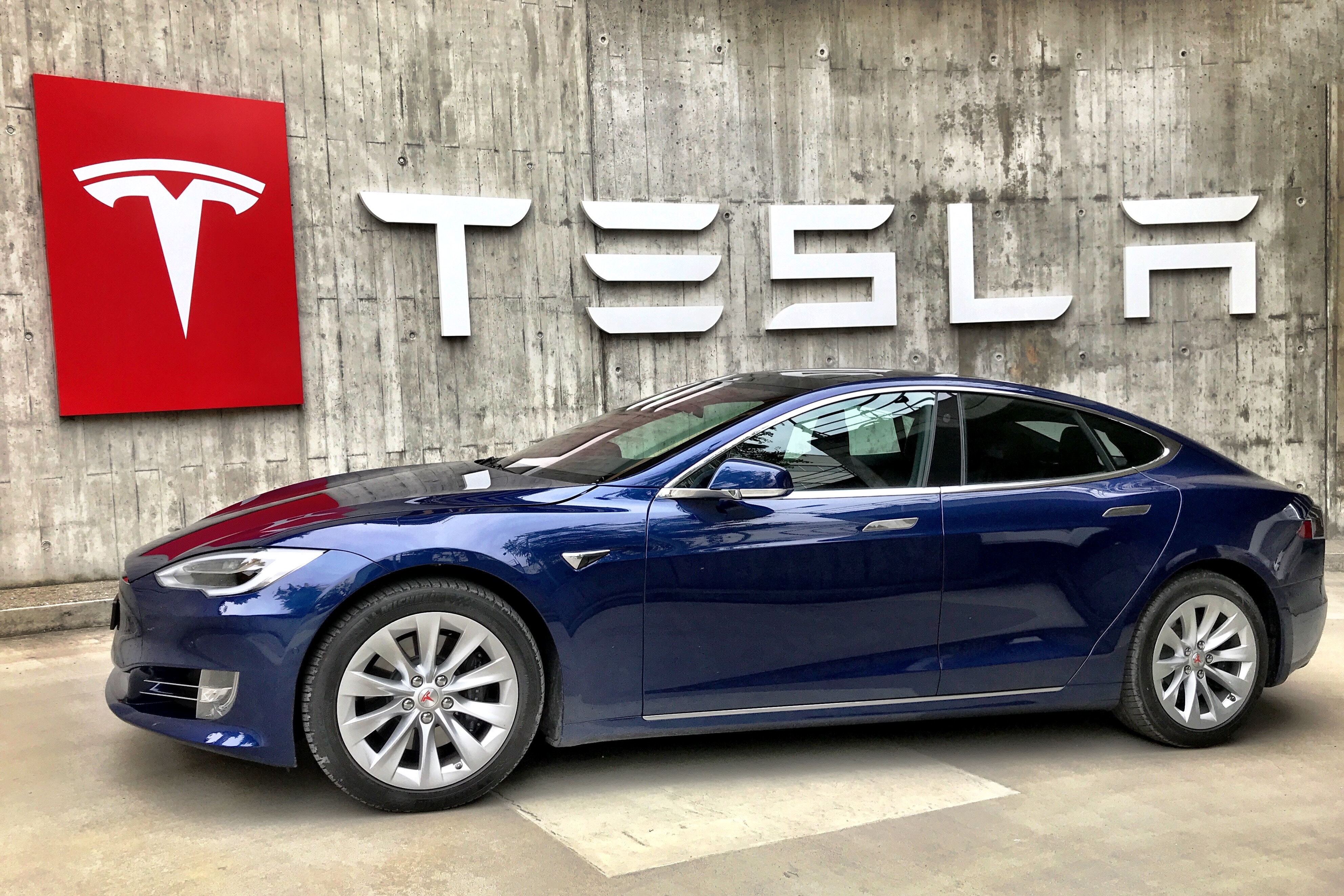Tesla rappelle plus de 1,6 million de voitures en Chine en raison de problèmes liés au pilote automatique et au verrouillage. Tesla rappelle plus de 1,6 million de voitures en Chine en raison de problèmes liés au pilote automatique et au verrouillage.