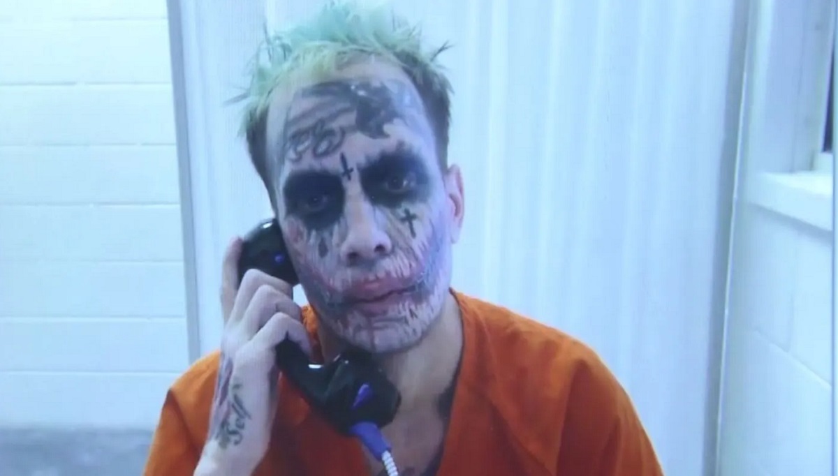 "Faisons-le bien !" - Le Joker de Floride est de nouveau au téléphone pour demander à Rockstar Games et Take-Two de lui confier le doublage de GTA VI. Peu coûteux "Faisons-le bien !" - Le Joker de Floride est de nouveau au téléphone pour demander à Rockstar Games et Take-Two de lui confier le doublage de GTA VI. Peu coûteux