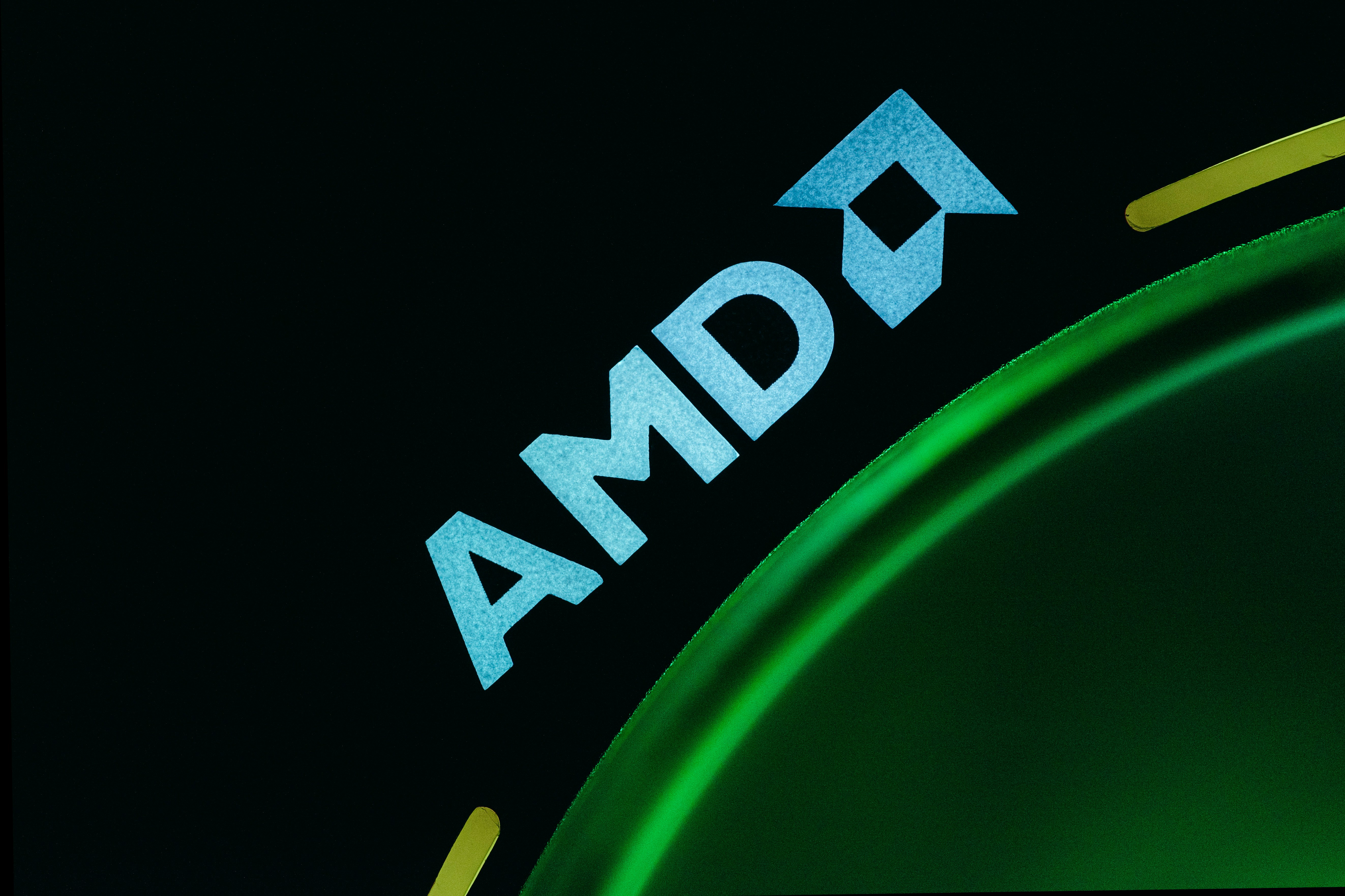 AMD s'attaque au marché de l'intelligence artificielle sur PC dans une bataille avec NVIDIA et Intel AMD s'attaque au marché de l'intelligence artificielle sur PC dans une bataille avec NVIDIA et Intel