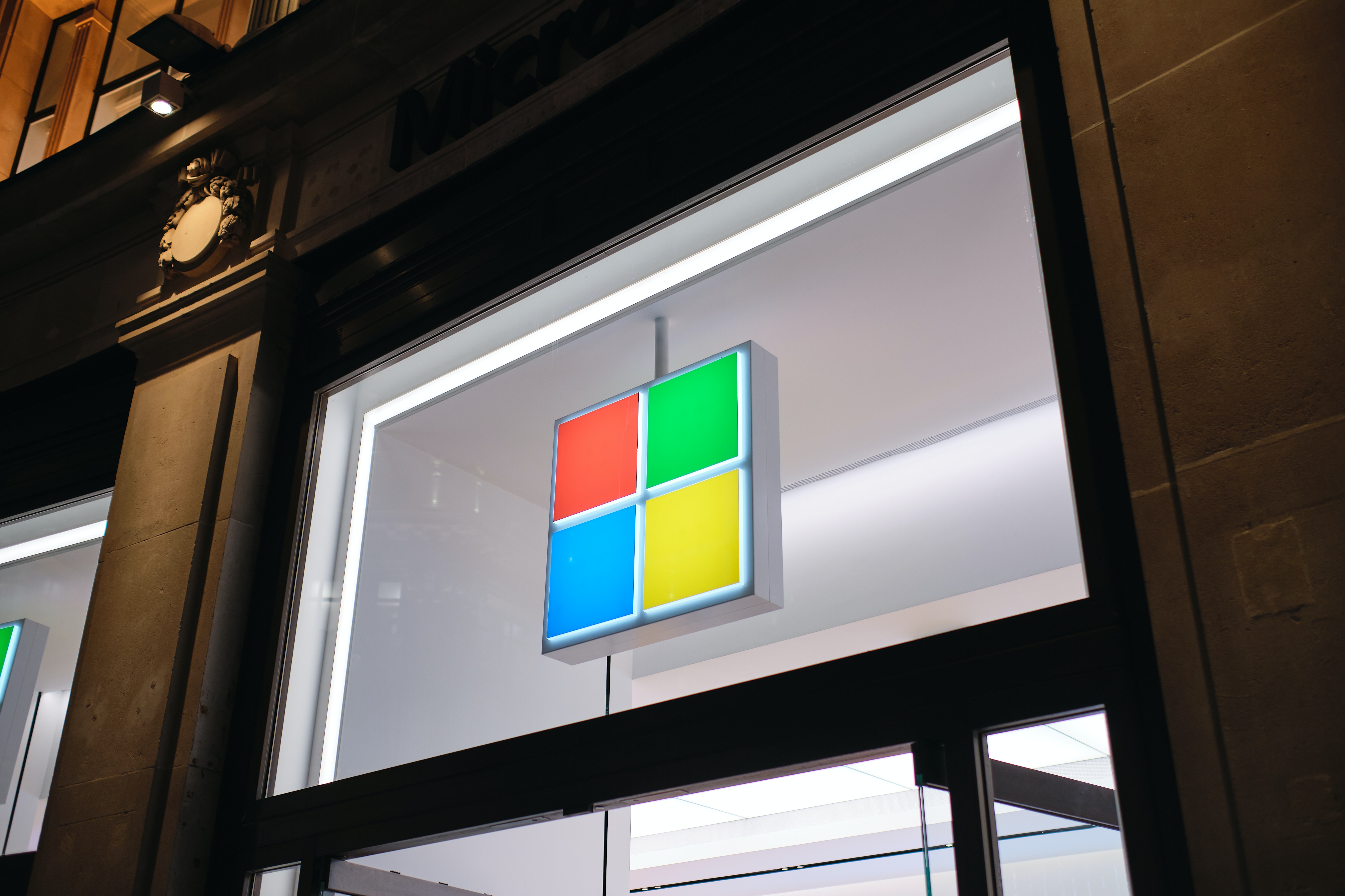 Pour des raisons de sécurité, Microsoft a temporairement bloqué ChatGPT pour les employés. Pour des raisons de sécurité, Microsoft a temporairement bloqué ChatGPT pour les employés.