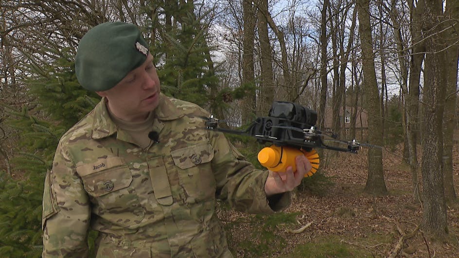 Soldats danois avec des drones Soldats danois avec des drones