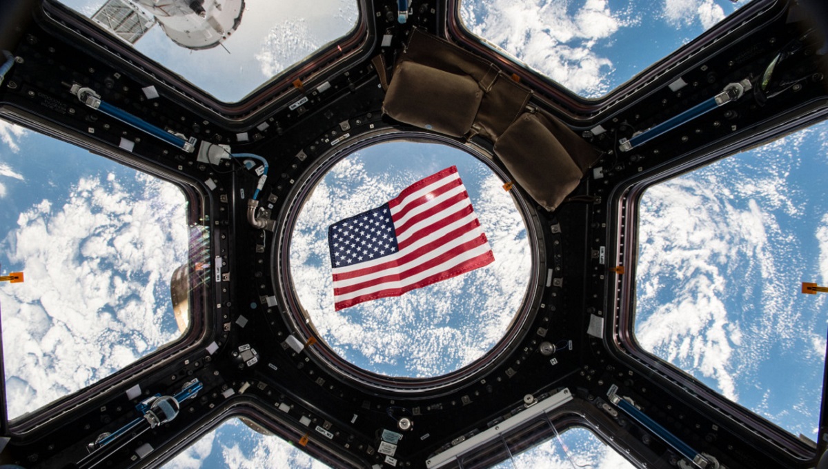 Les astronautes de la NASA bloqués à bord de l'ISS auront la possibilité de voter lors de l'élection présidentielle américaine. Les astronautes de la NASA bloqués à bord de l'ISS auront la possibilité de voter lors de l'élection présidentielle américaine.