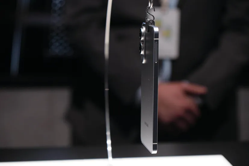 Probablement le bouton tactile sur le bord gauche du Galaxy S25 Edge Probablement le bouton tactile sur le bord gauche du Galaxy S25 Edge