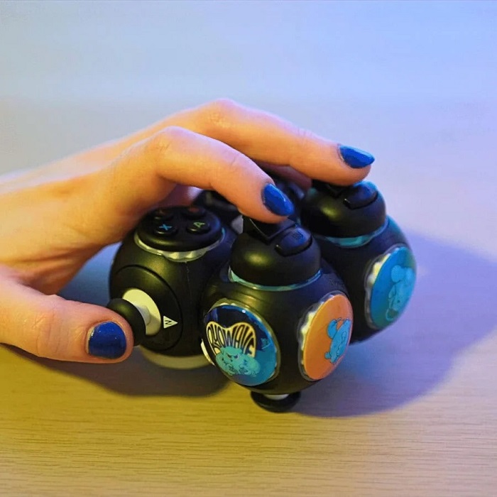 Microsoft et ByoWave ont dévoilé le dispositif modulaire Proteus Controller, qui permet aux personnes handicapées de créer la manette de jeu idéale pour jouer aux jeux PC et Xbox.-2 Microsoft et ByoWave ont dévoilé le dispositif modulaire Proteus Controller, qui permet aux personnes handicapées de créer la manette de jeu idéale pour jouer aux jeux PC et Xbox.-2